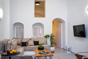 Flat-screen TV - Echo Suites (Santorini)