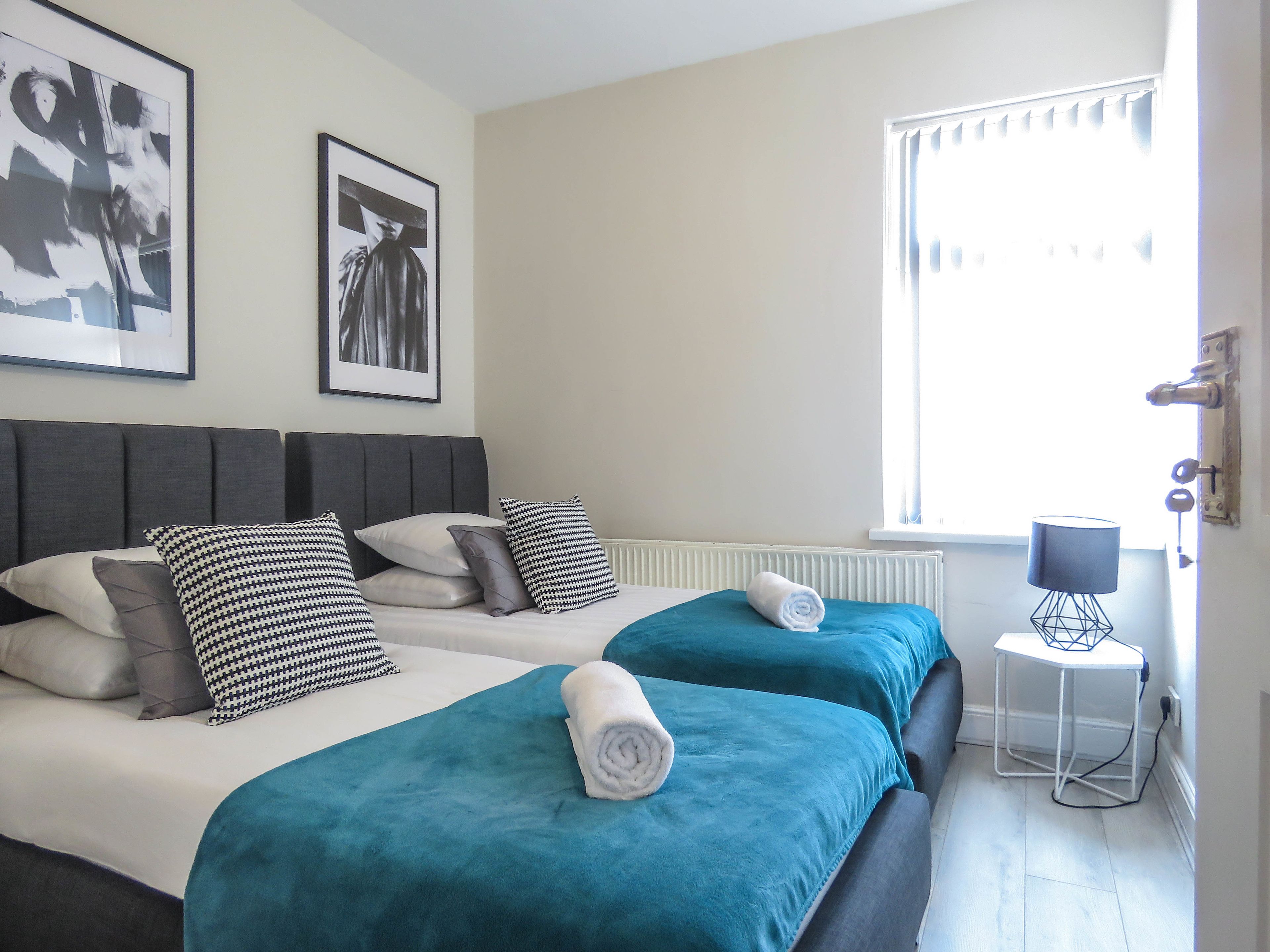 Hus – business | 5 soverom, individuelt dekorert, individuelt innredet og skrivebord