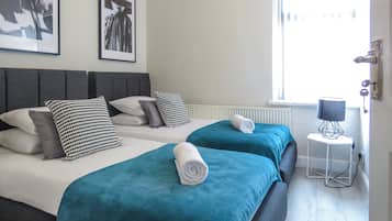 Business House | 5 bedrooms, individually decorated, individually furnished, desk