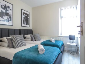 Casa empresarial | 5 habitaciones, decoración personalizada y muebles diferentes 