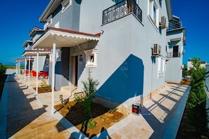 Front of property - Akropolis Medusa Otel (Serik)