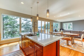 Interior - Family & dog-friendly waterfront home w/ free WiFi & a full kitchen (Brinnon)