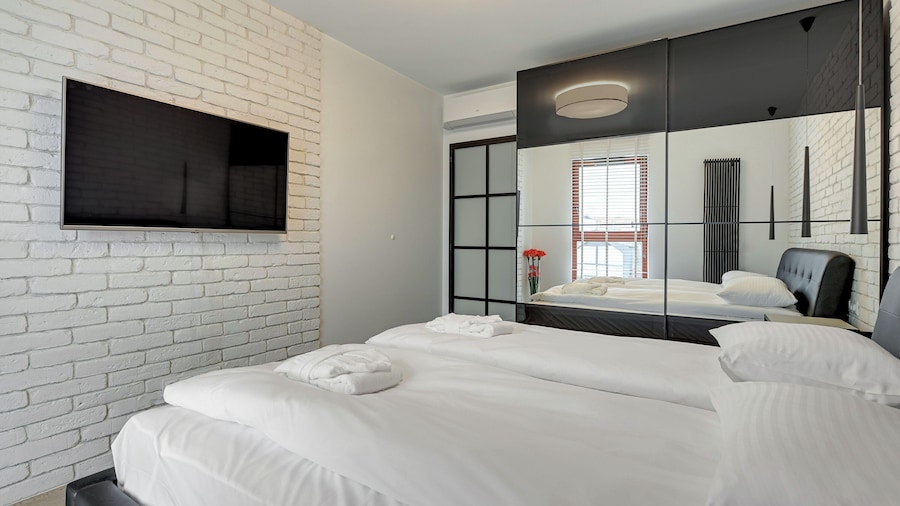 Downtown Apartments Waterlane Island - Riverview Pool, SPA, Gym & Parking