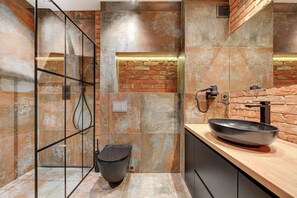 Superior Apartment | Bilik Mandi | Kelengkapan dandanan diri percuma, pengering rambut, tuala disediakan 