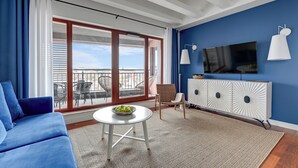 Superior Apartment, 2 Bedrooms, River View | Living area