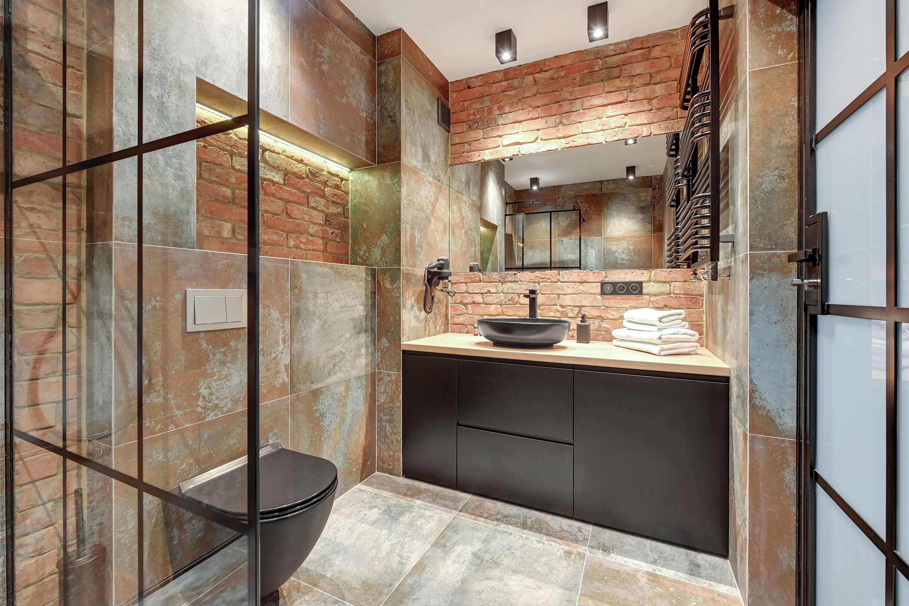 Apartamento superior | Baño | Artículos de higiene personal gratuitos, secador de pelo y toallas