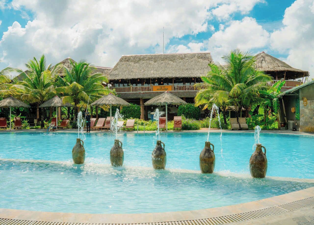 Outdoor pool, open 8:00 AM to 7:00 PM, pool umbrellas, sun loungers