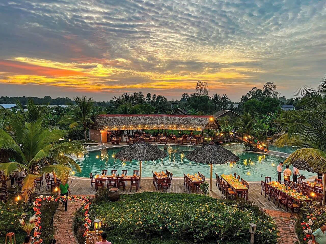 Outdoor pool, open 8:00 AM to 7:00 PM, pool umbrellas, sun loungers