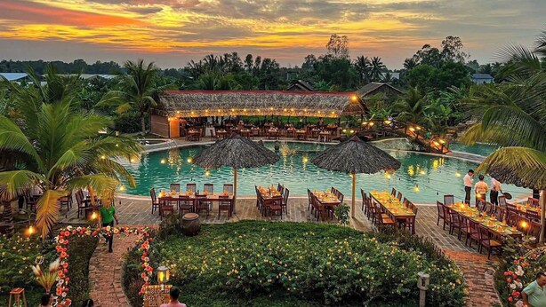 A resort with a pool, outdoor dining area, and a bar. - Can Tho Ecolodge (Can Tho)