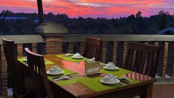 Breakfast, lunch, dinner served; local and international cuisine