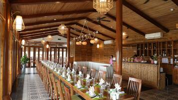 Spécialités Cuisine locale et internationale