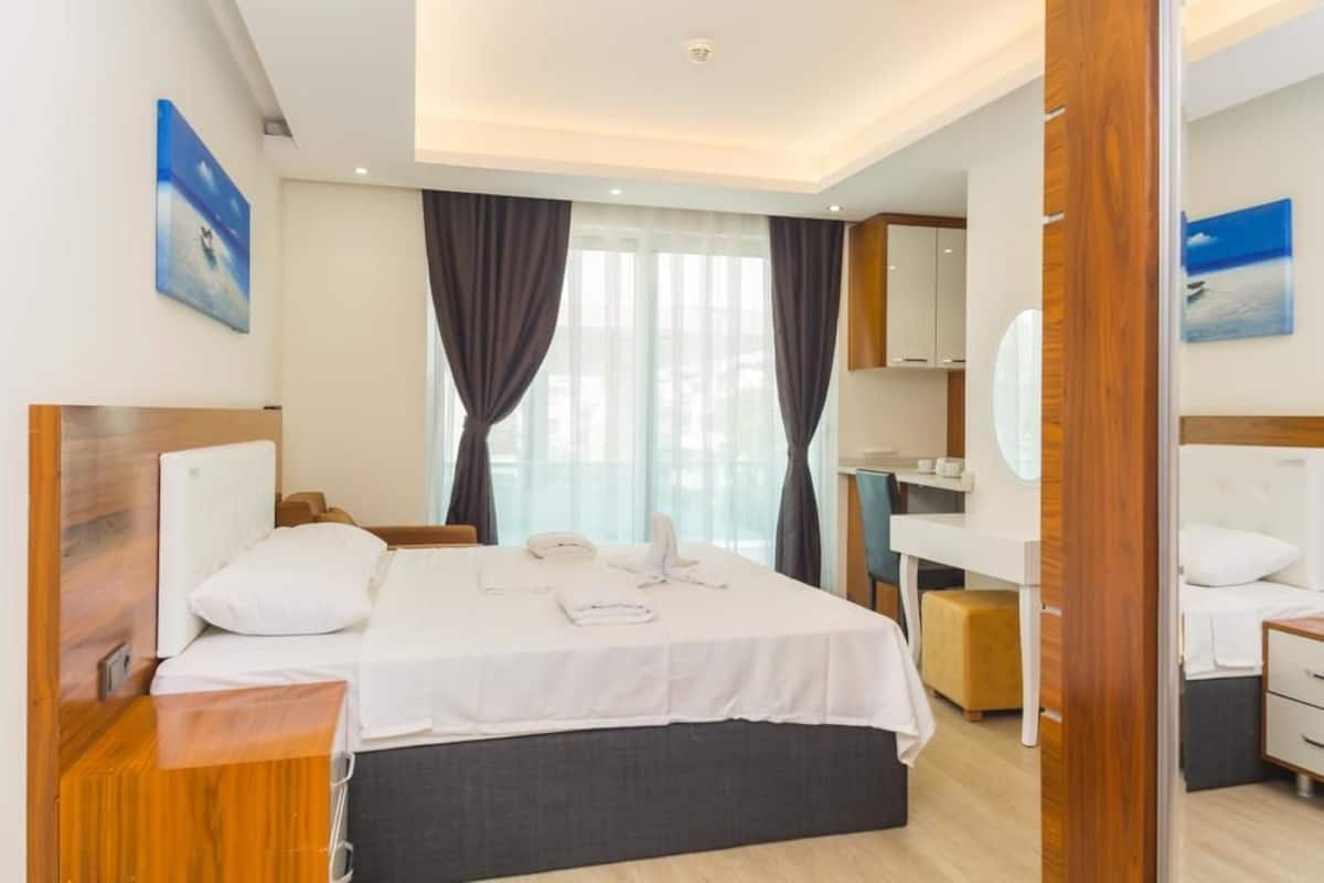 Premium bedding, minibar, blackout curtains, soundproofing
