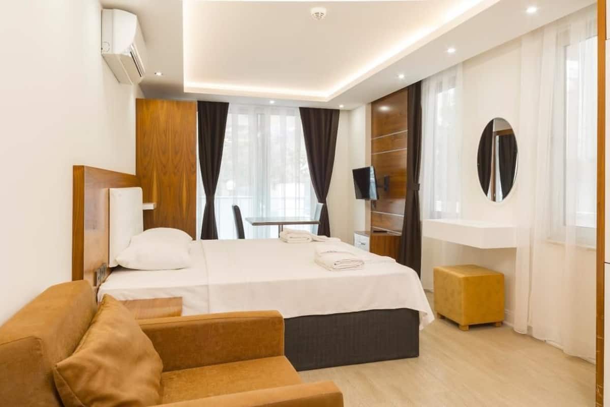 Studio | Premium bedding, minibar, blackout curtains, soundproofing