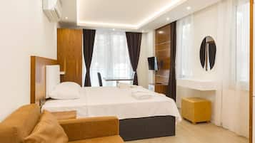 Studio | Premium bedding, minibar, free WiFi, bed sheets