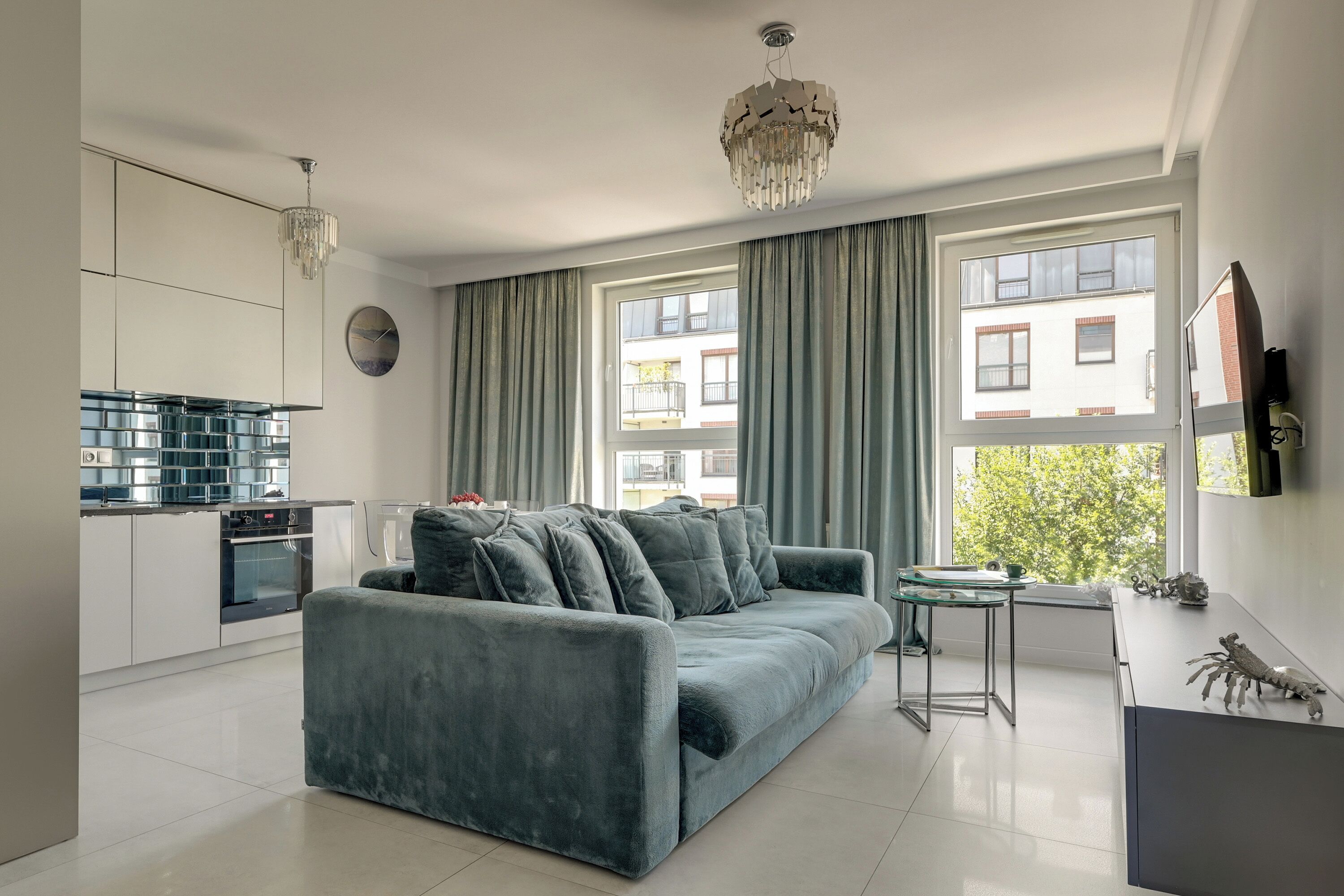Deluxe-Apartment | Wohnbereich | 50-Zoll-Flachbildfernseher mit Kabelempfang