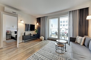 Design Apartment | 2 bedrooms, hypo-allergenic bedding, individually decorated
