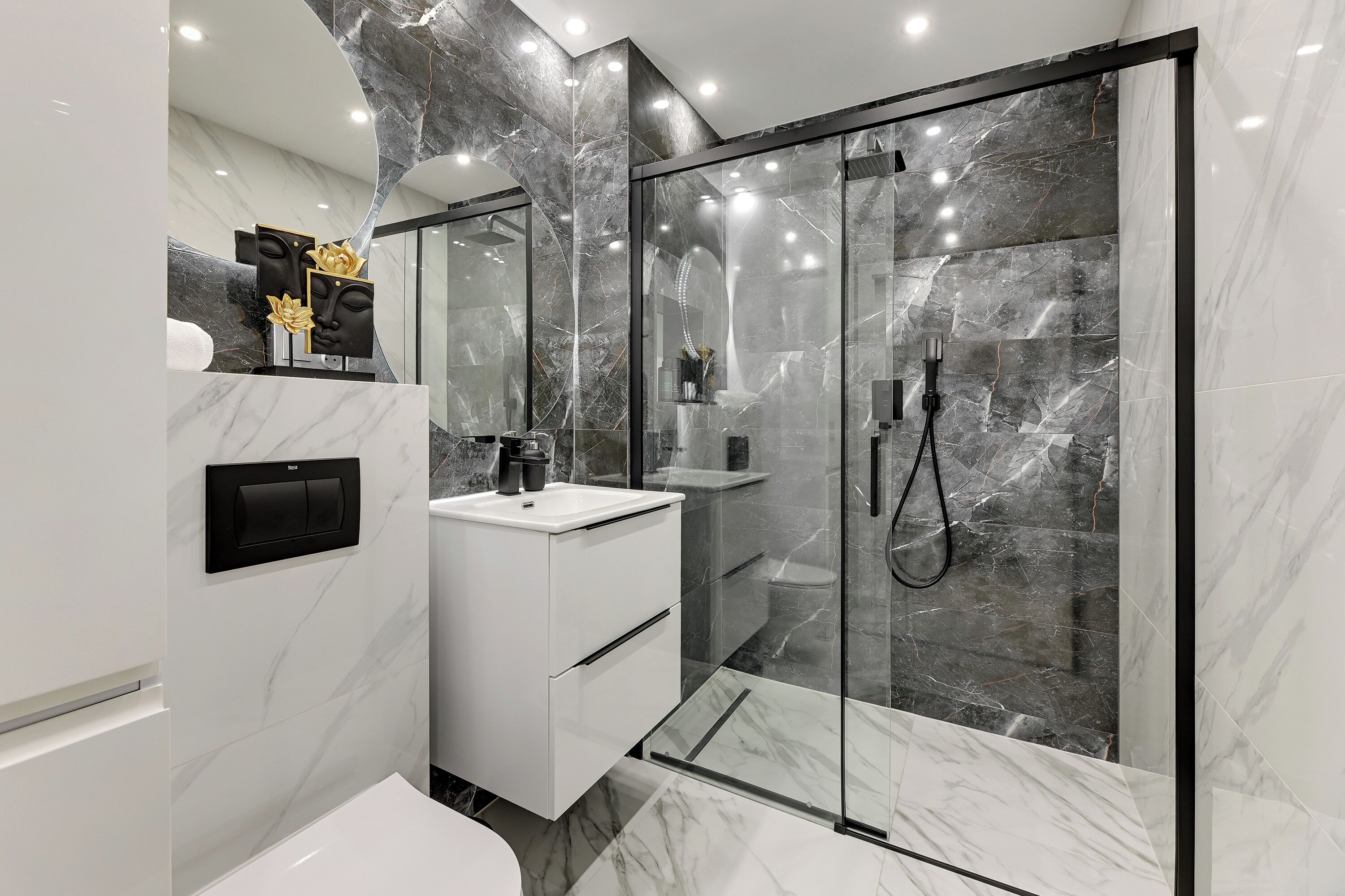 Deluxe Apartment | Bathroom