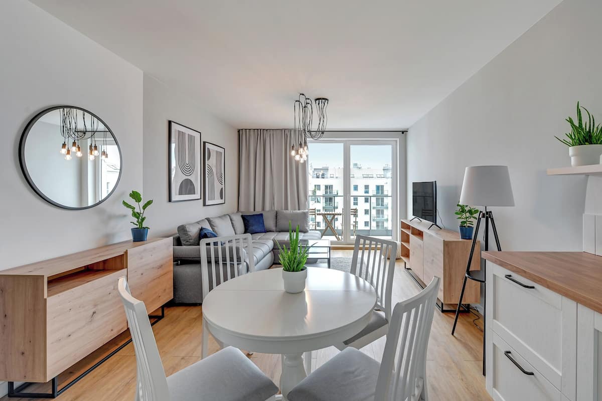 City Apartment | 2 bedrooms, hypo-allergenic bedding, individually decorated