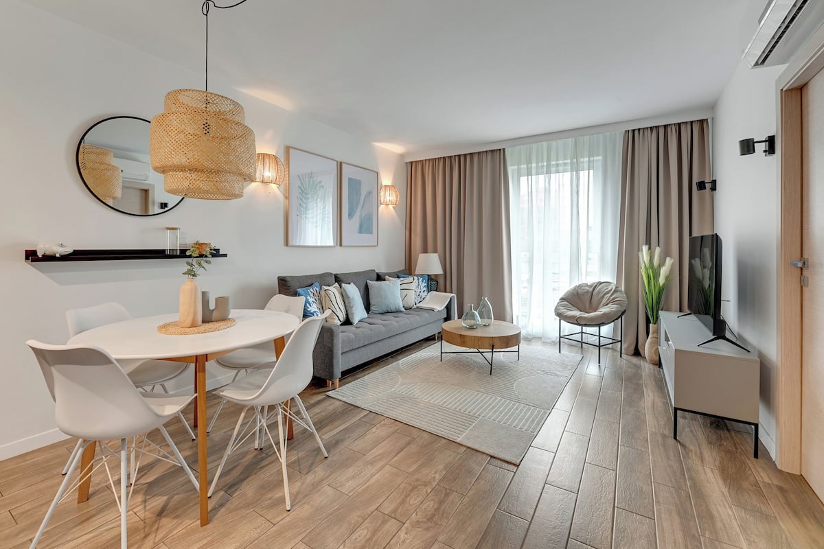 Design Apartment | 2 bedrooms, hypo-allergenic bedding, individually decorated