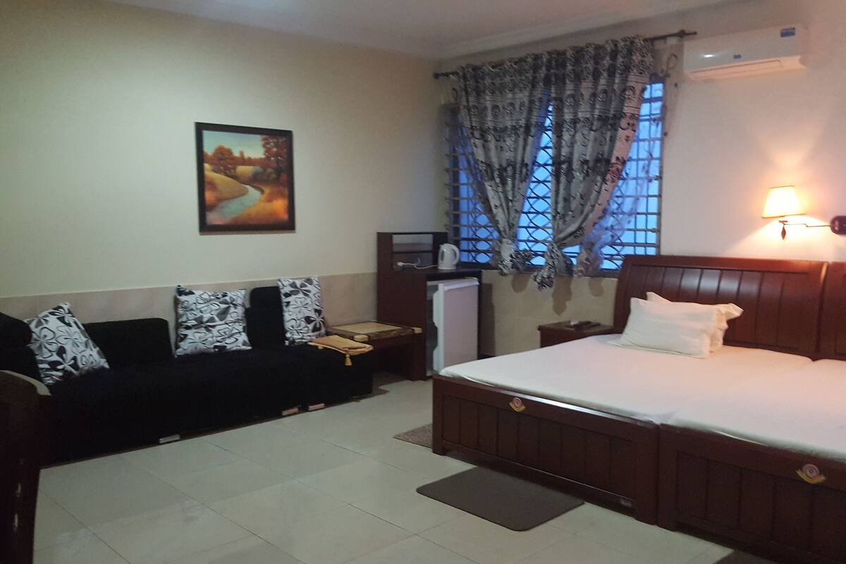 Deluxe Single Room | WiFi (free), bed sheets