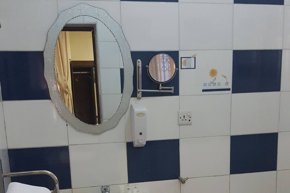 Classic Single Room | Bathroom | Towels