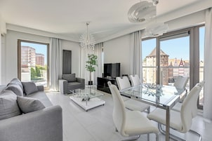 Family Apartment | Peralatan tempat tidur premium, kalis bunyi, seterika/papan seterika