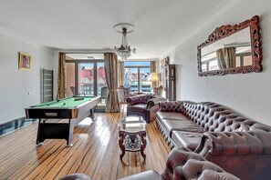 Superior Apartment | Hypo-allergenic bedding, individually decorated, individually furnished - Waterlane Riverside SPA, Pool & Gym by Downtown Apartments (Gdansk)