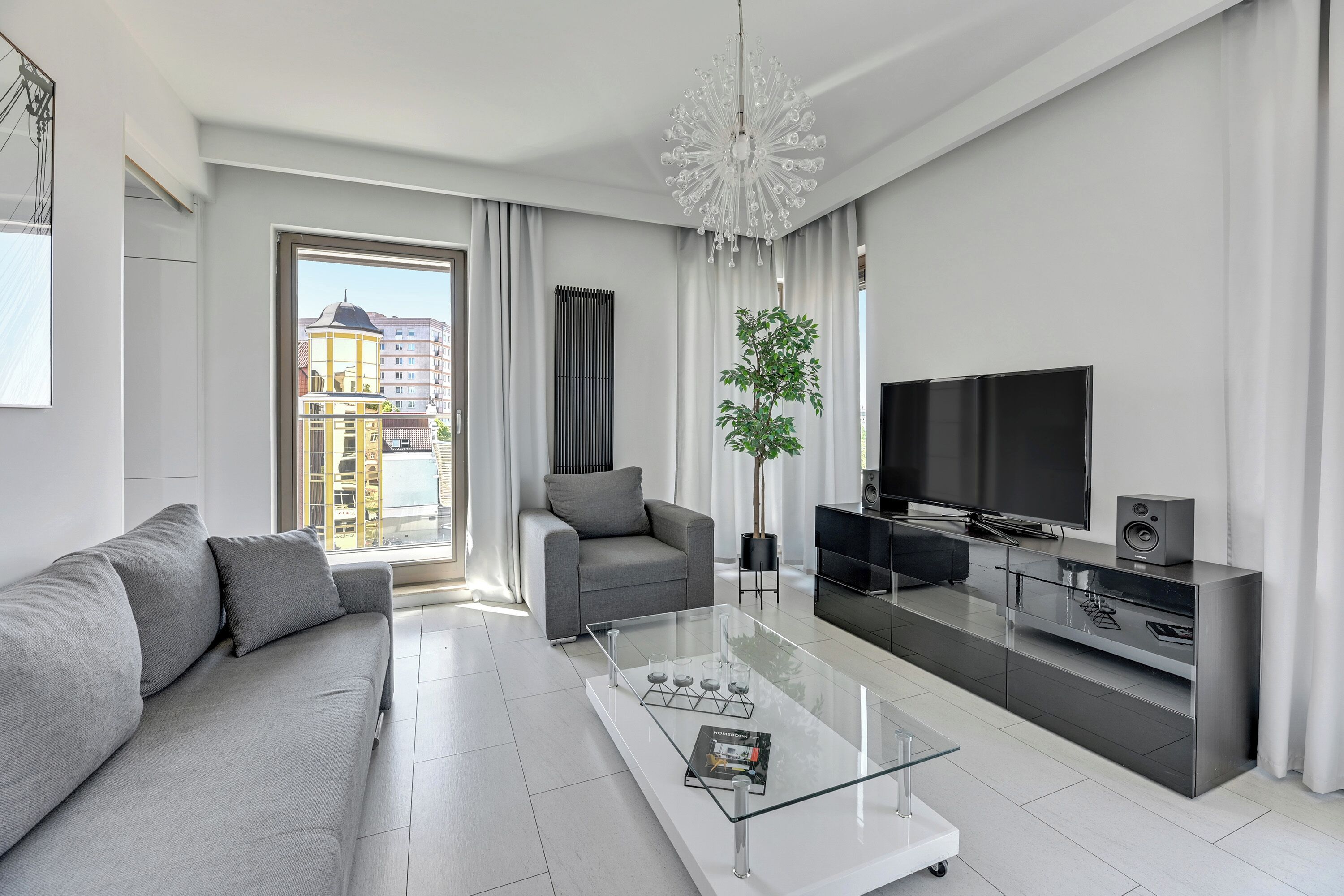 Family Apartment | Hypo-allergenic bedding, individually decorated, individually furnished