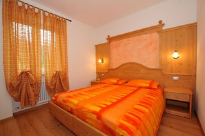 Desk, cots/infant beds, free WiFi, bed sheets