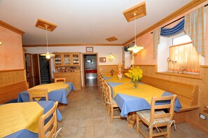 Desayuno buffet todos los días (con cargo)