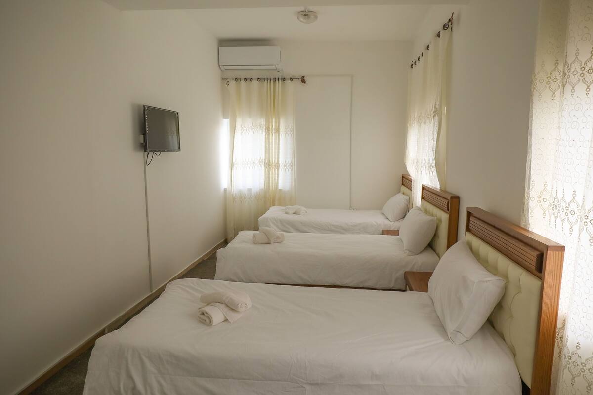 Deluxe Triple Room | Premium bedding, Tempur-Pedic beds, soundproofing, iron/ironing board