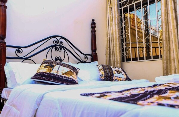 House | Bed sheets - 3 Bedroom House near Martyrs Shrine (Kampala)