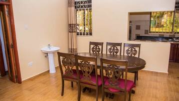 House | Makan dalam bilik