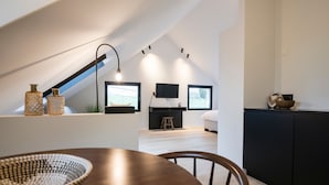 Luxury Suite | Desk, cribs (free), WiFi (free), bed sheets - B&B Amelhof (Meise)