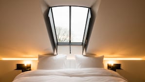Desk, cribs (free), WiFi (free), bed sheets - B&B Amelhof (Meise)