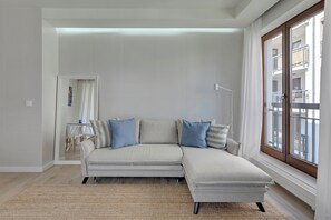 Classic-Apartment, Balkon | 2 Schlafzimmer, Allergikerbettwaren, individuell dekoriert