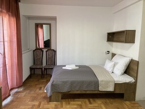 Bureau, Wi-Fi gratuit, draps fournis