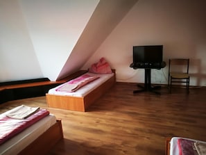 Desk, free WiFi, bed sheets - Peregrino Panzió (Budaors)