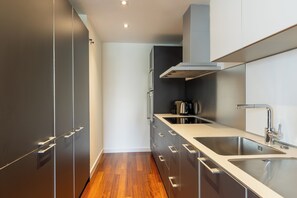 Căn hộ Deluxe, 1 phòng ngủ | Bếp riêng | Tủ lạnh, lò vi sóng, lò nướng, bếp nấu