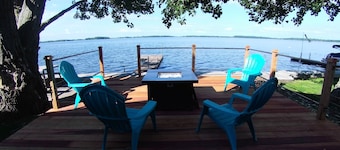 Kauniisti uusittu Lake Front Home ~ Sisältää kajakkeja!