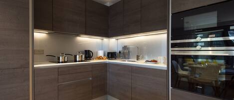 Luxury Apartment, 1 Bedroom, Non Smoking | Private kitchen | Full-sized fridge, microwave, oven, stovetop