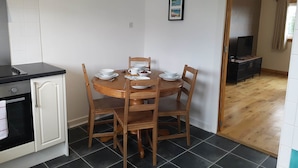 Unclassified image, 2 of 19, button - Dragon - Rosemount Apartment 3 Bed Home (Glasgow)