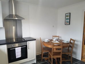 Appartement de base | Repas dans la chambre