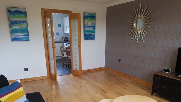 Unclassified image, 1 of 19, button - Dragon - Rosemount Apartment 3 Bed Home (Glasgow)