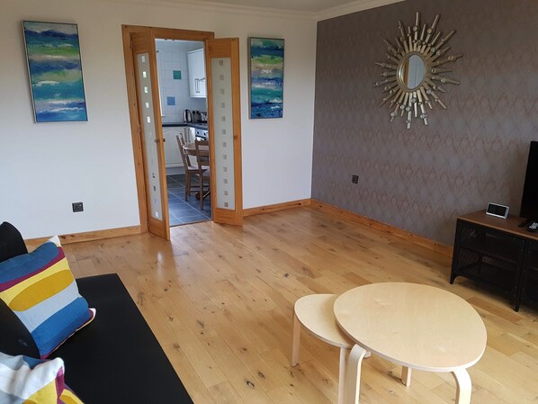 Departamento básico | Área de sala de estar | Televisión de pantalla plana