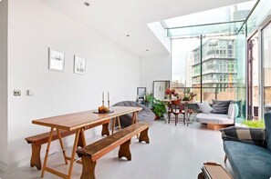 Apartment, 2 Schlafzimmer, Nichtraucher | Wohnbereich | Flachbildfernseher