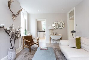 Living area - Stylish 1 Bed Apartment in Angel (London)