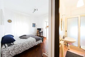 Habitación básica doble (Micione) | 1 dormitorio, escritorio, tabla de planchar con plancha