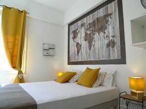 Decoración personalizada, muebles diferentes y escritorio 