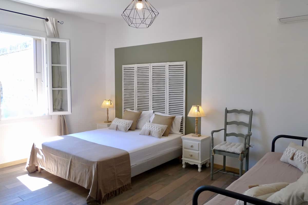 Quadruple Room | Individually decorated, individually furnished, desk, soundproofing